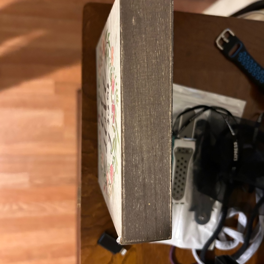 Decor - Picture 3 of 5